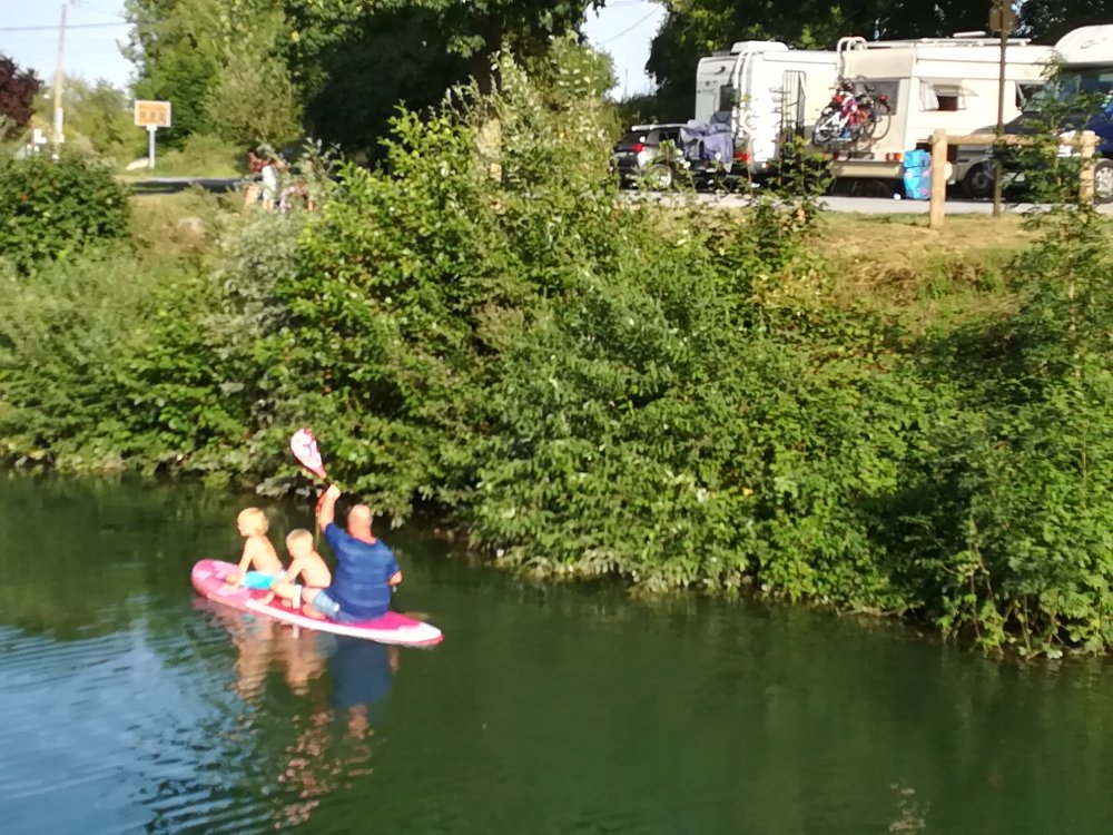 Aire camping-car  Clry-sur-Somme (80200) - Photo 6